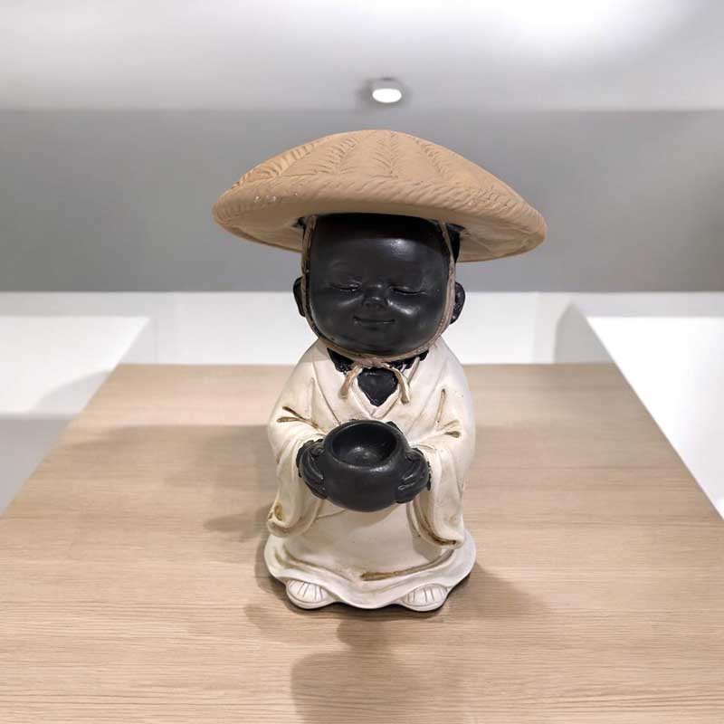 Bebe Buda Negro Sombrero Tunica Blanca 11cm