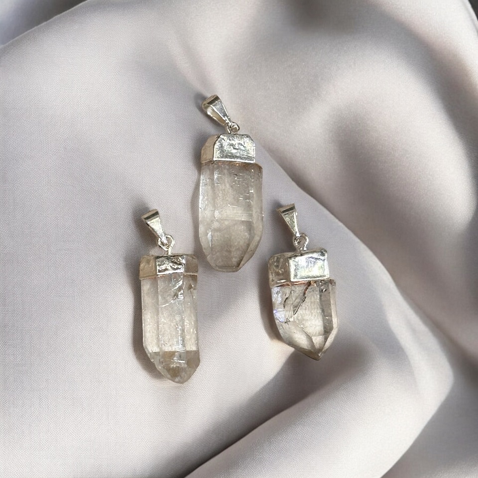 Dije Gema Cuarzo Cristal Bruto Electroplate