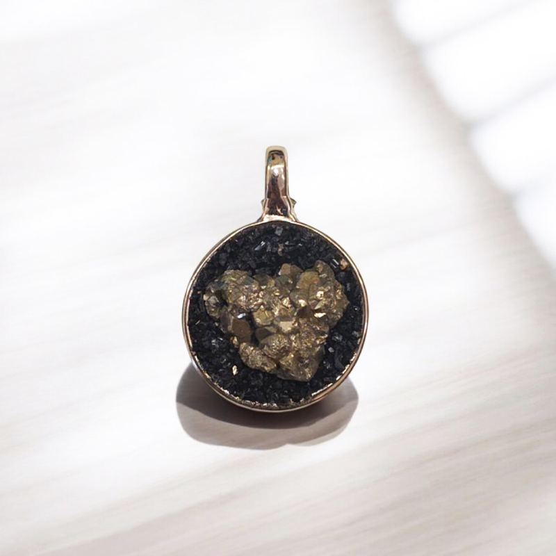 Dije Gema Redonda Turmalina Negra y Pirita en Base de Acero