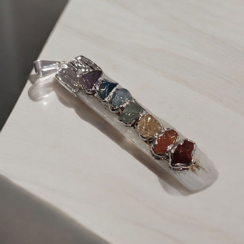 Dije Gema Selenita con 7 Chakras con Electroplate