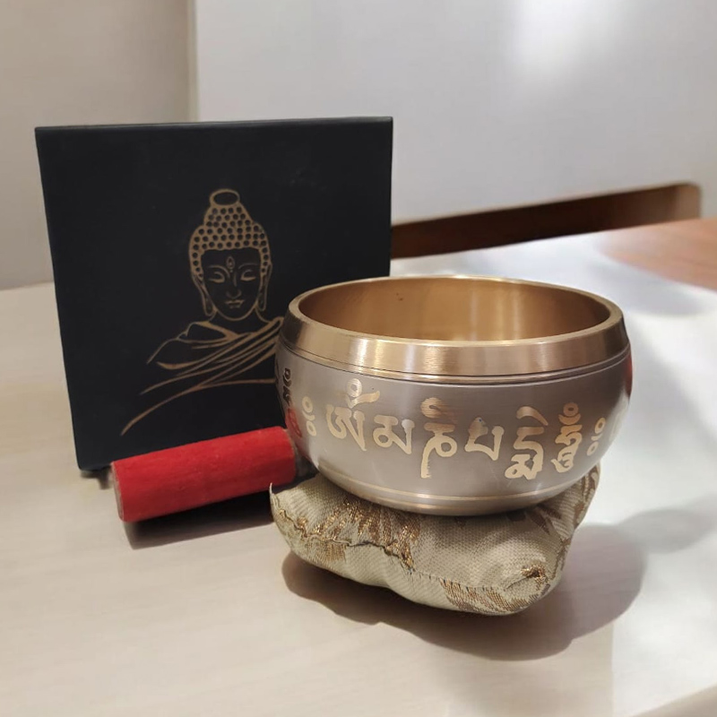 Cuenco Tibetano Dorado con Zafu, Baqueta y Caja Buda 13cm