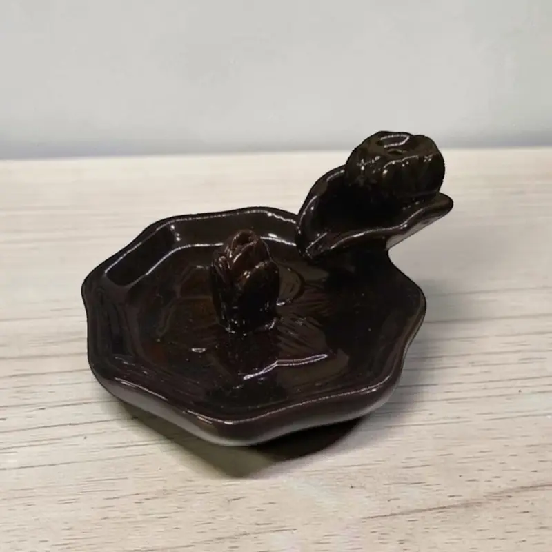 Cascada de Humo Negra con Flor 12.5x10.5cm