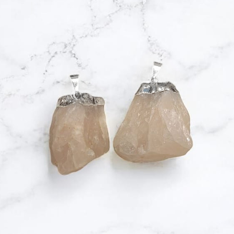 Dije Gema Cuarzo Rosa Grande en Bruto Electroplate