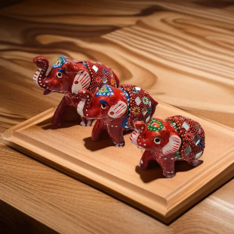 Elefante Resina Rojo con Manto Rojo 6cm