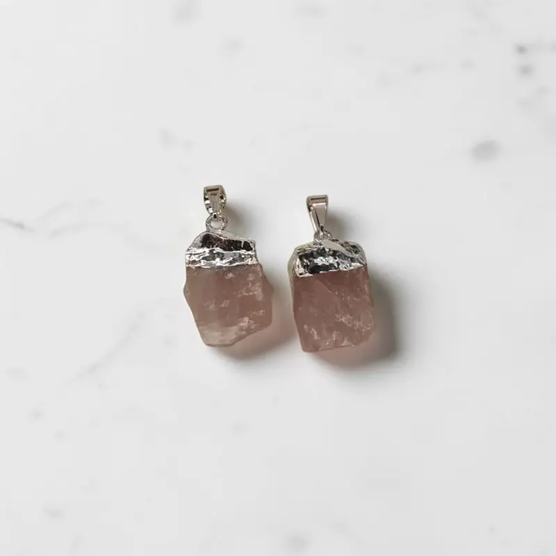 Dije Gema Cuarzo Rosa Mediano en Bruto Electroplate 