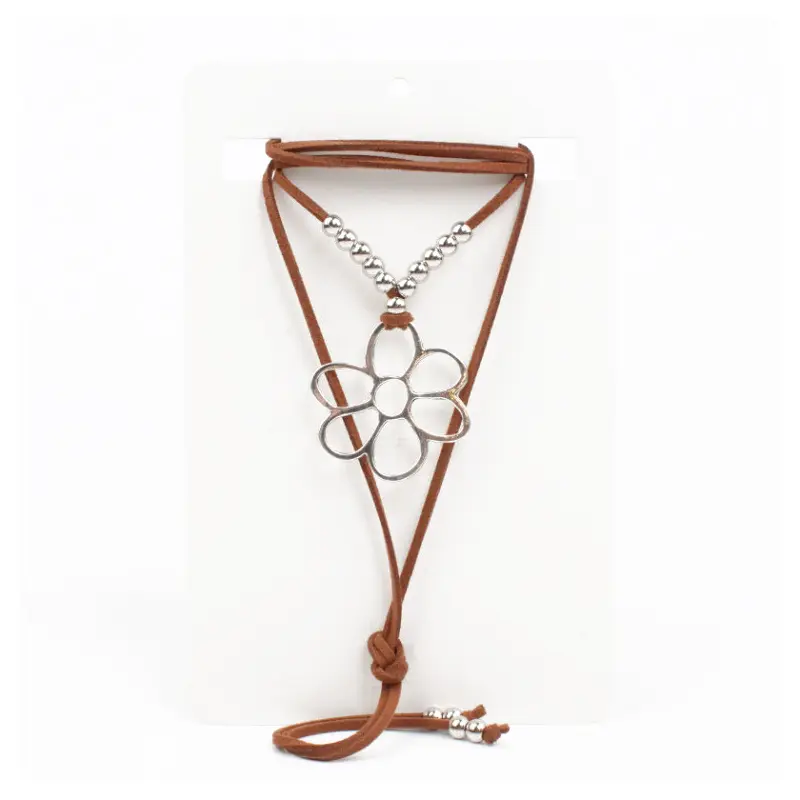 Collar de Gamuza Hollow Flower