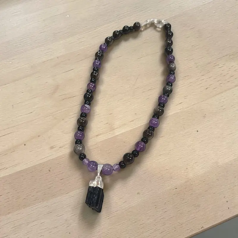Collar Gemas Amatista y Obsidiana Plateada con Dije de Turmalina Negra
