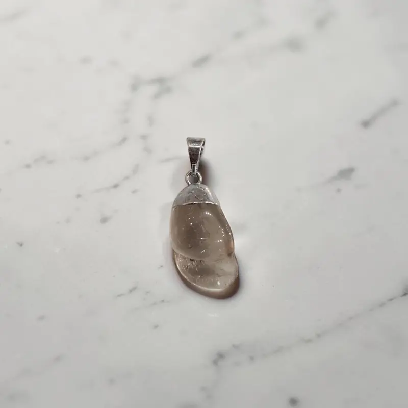 Dije Gema Cuarzo Ahumado Rolado Electroplate