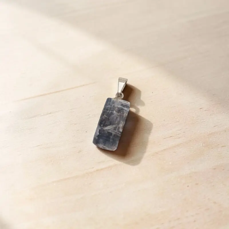 Dije Gema Cianita Azul Bruto