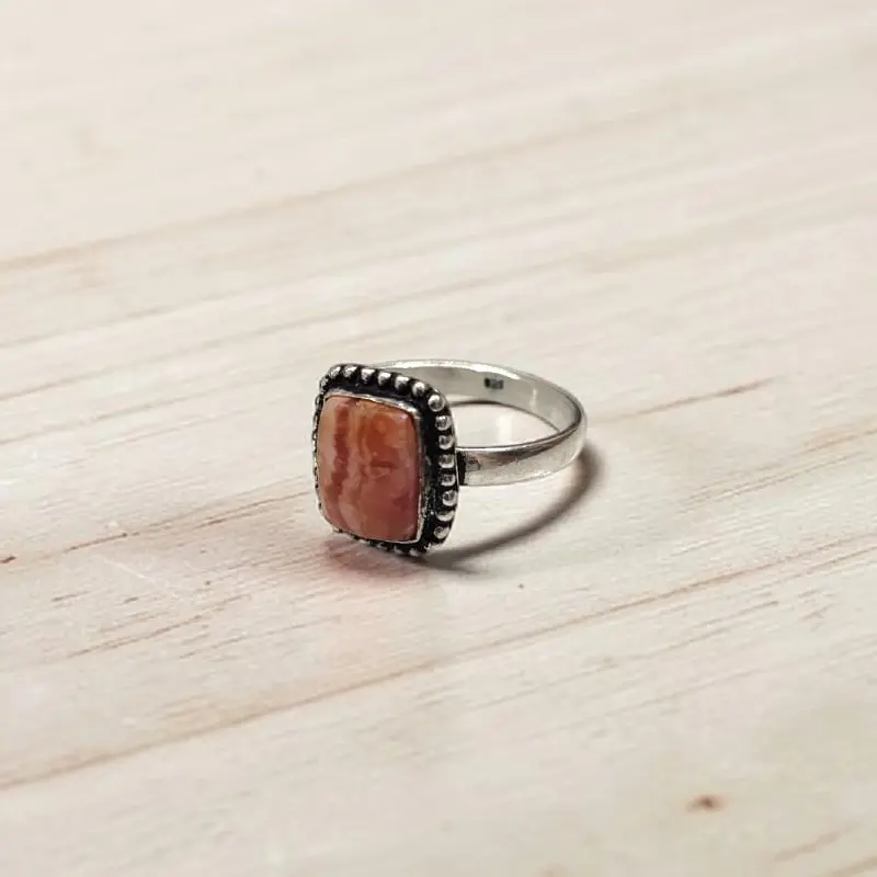 Anillo Gema Rodocrosita Cuadrado Alpaca con Baño de Plata