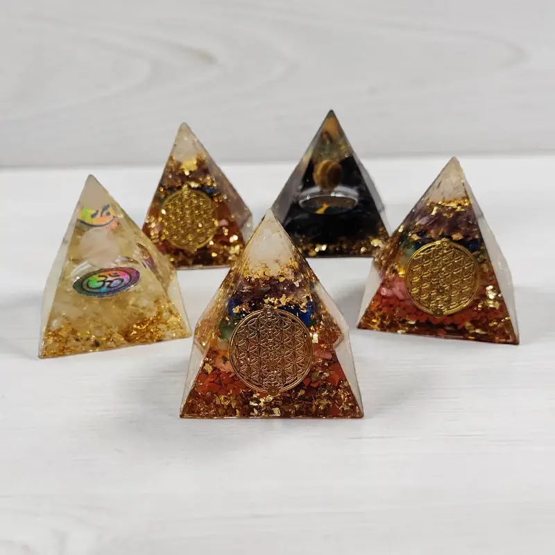 Orgonite Piramide con Gemas 5cm Modelos Varios
