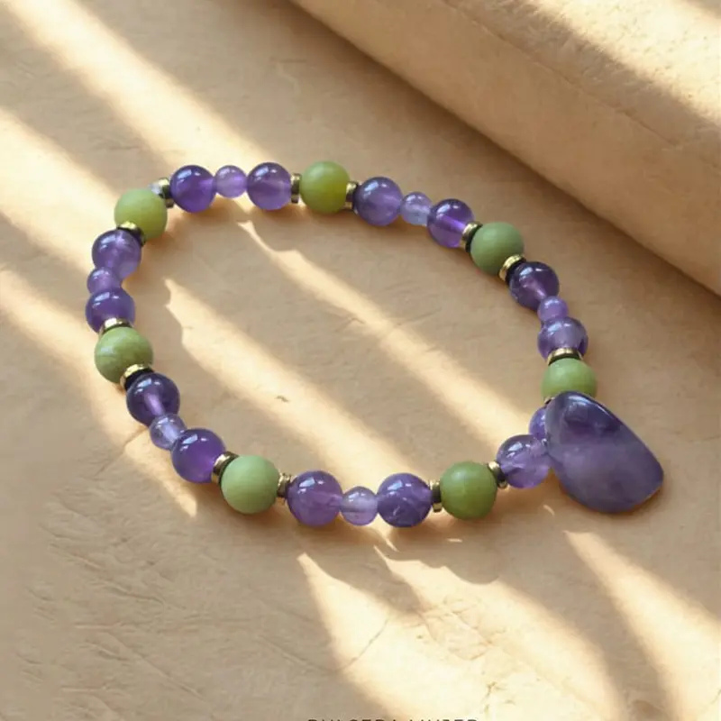 Pulsera Gema Elastica Amatista, Jade, Hematite Dorado y Dije Corazon Amatista 
