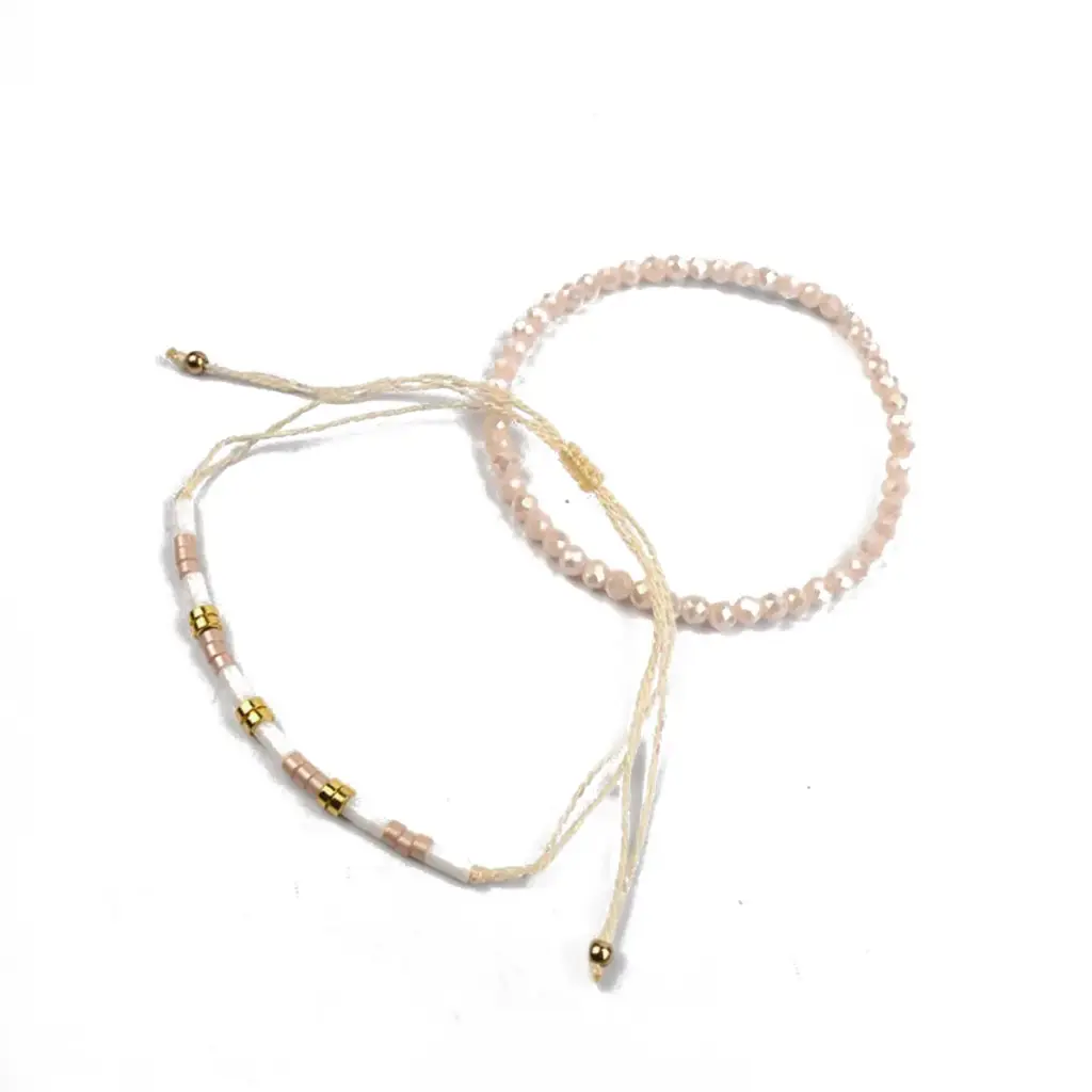 Set Pulseras Elastica e Hilo con Detalles Rosas