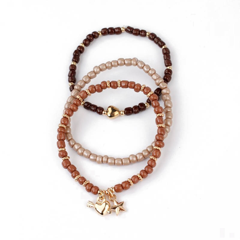 Set Tres Pulseras Tonos Beige con Dijes Corazon y Estrella