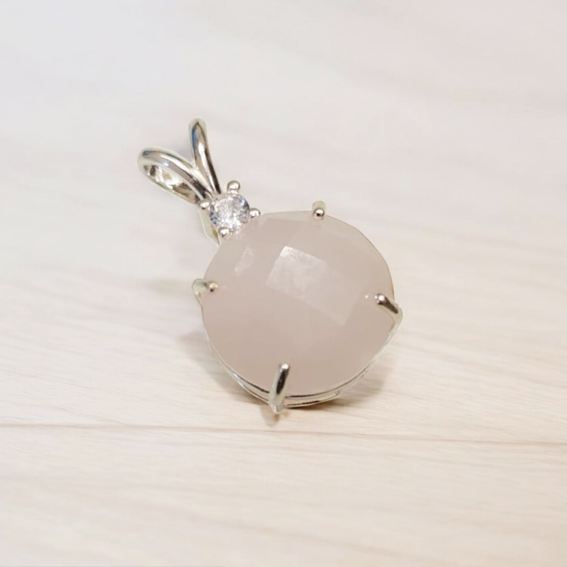 Dije Gema Cuarzo Rosa Faceta con Strass y Baño de Plata