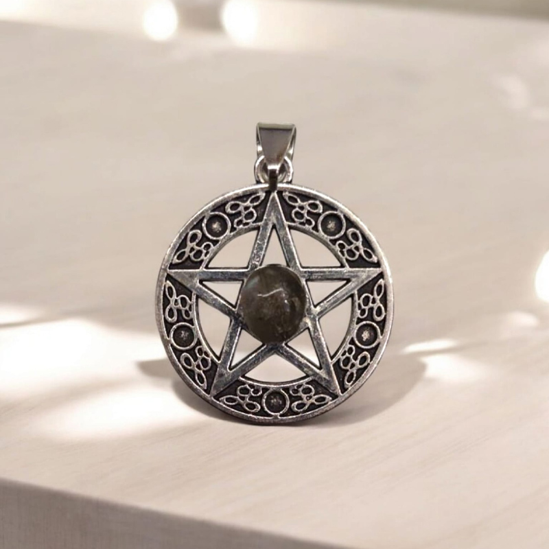 Dije Gema Labradorita con Tetragramaton