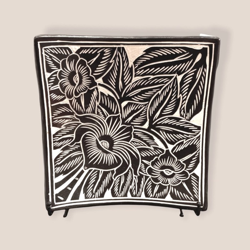 Plato Decorativo Flor Blanco y Negro 25x20cm