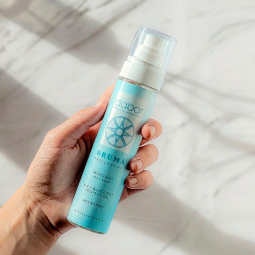 Fuente de Agua Chica Buda Dorado con Luz LED 18cm