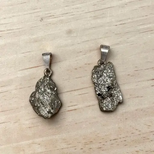 Dije Gema Pirita en Bruto