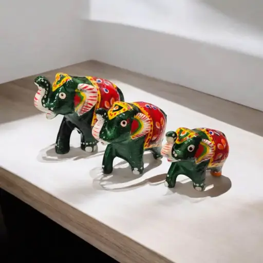 Elefante Resina Verde Manto Rojo 5cm