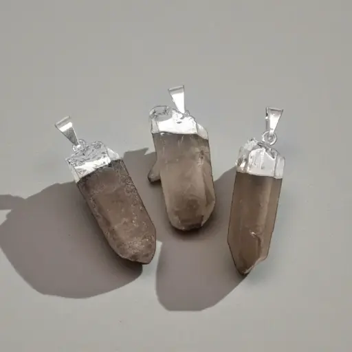 Dije Gema Cuarzo Ahumado en Bruto Electroplate