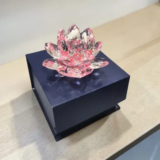 Flor de Loto Vidrio Color Rosa Mediana 9cm en Caja