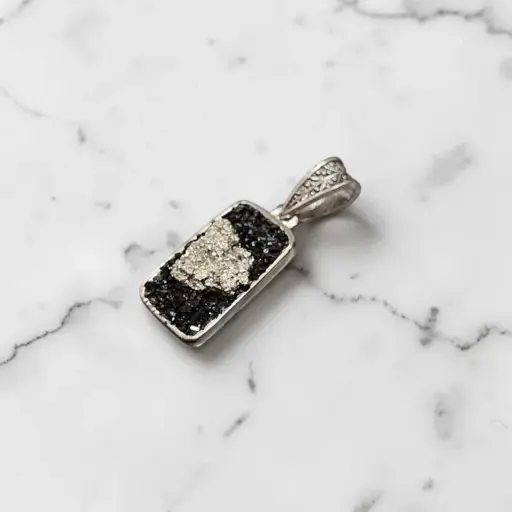 Dije Gema Turmalina Negra con Pirita en Bruto Incrustada