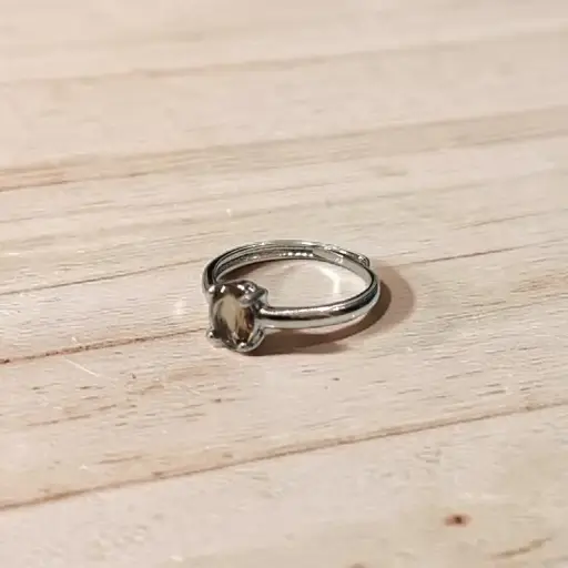 Anillo Gema Cuarzo Ahumado Facetado Niquelado