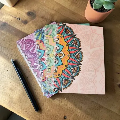 Cuaderno con Mandala Anillado Rayado Colores Varios