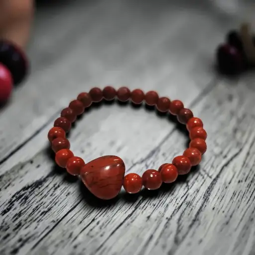 Pulsera Gema Jaspe Rojo con Corazon Elastica