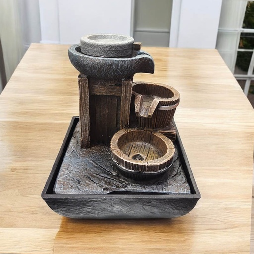 Fuente de Agua con Luz LED Chica N°48