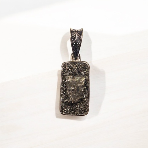 Dije Gema Pirita en Base de Acero